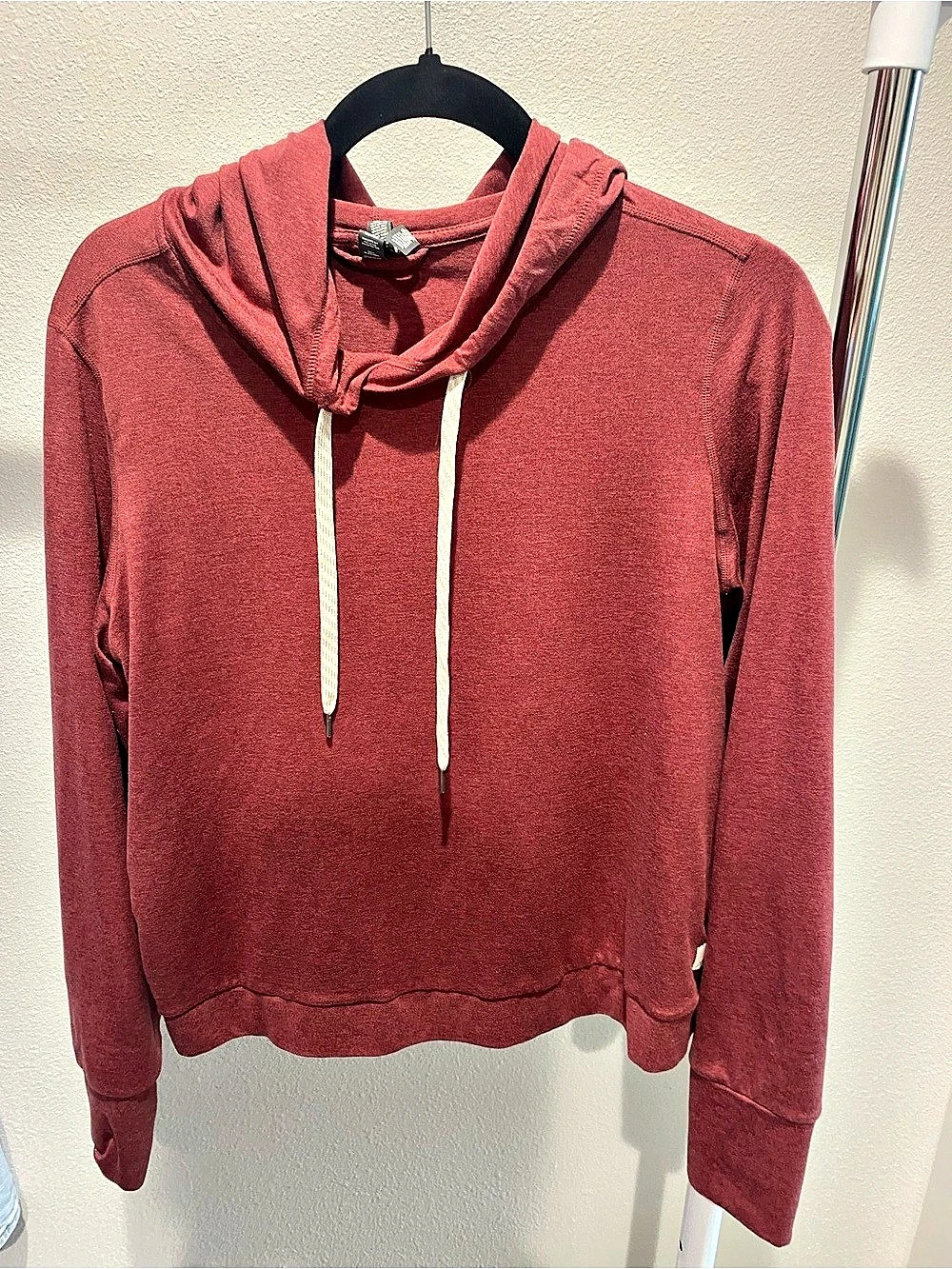 Vuori Pullover Hoodie in soft red Size Large Like New